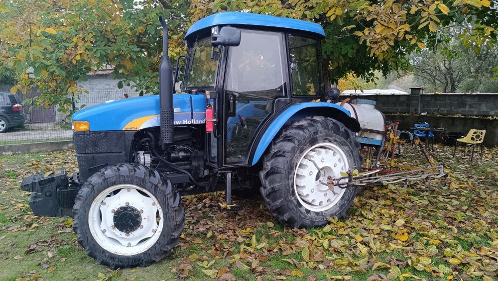 Трактор New Holland SNH704