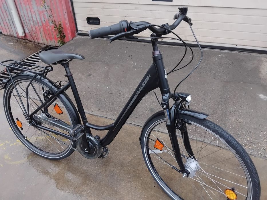 Vând bicicleta din aluminiu pentru damă