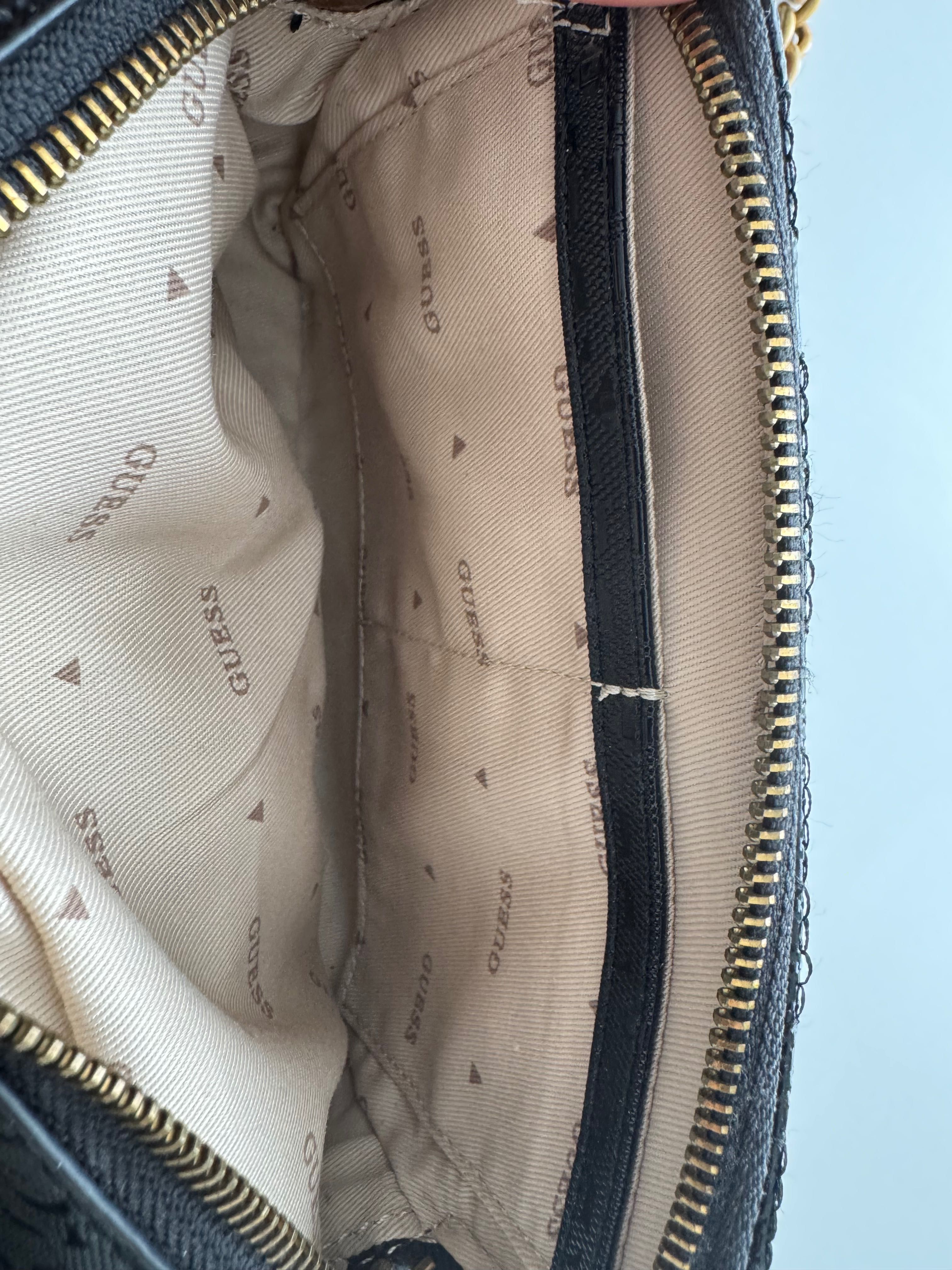 Дамска чанта Guess - малка, черна