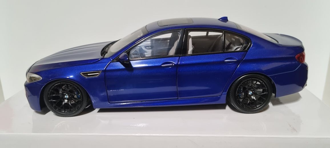 Macheta BMW M5 F10 - Paragon scara 1:18