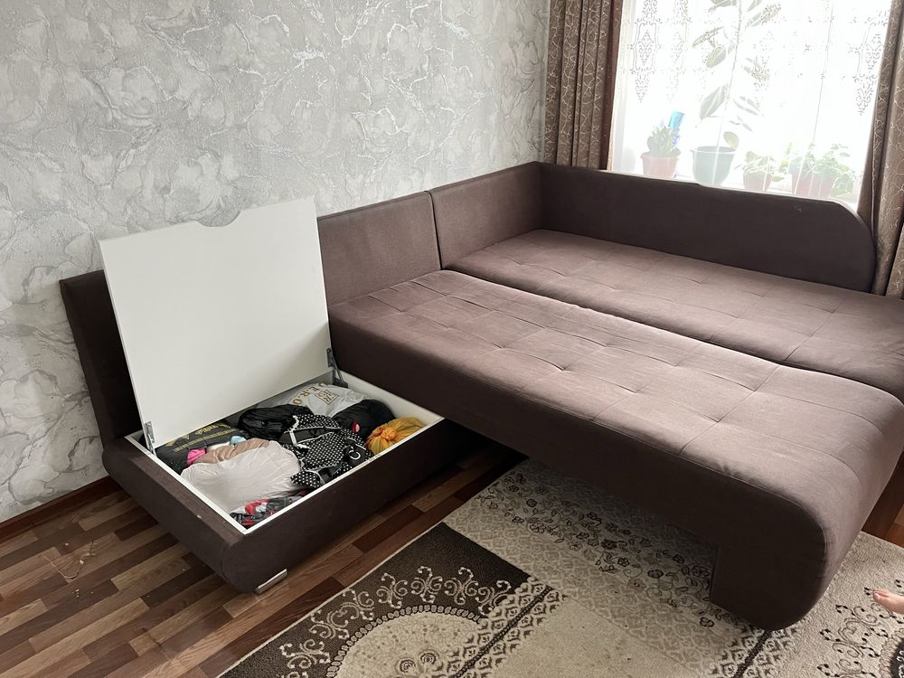 Продам диван в хорошем состоянии