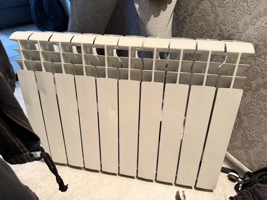 Продам радиатор б/у. 10 секций. Продам радиатор б/у. 10 секций.