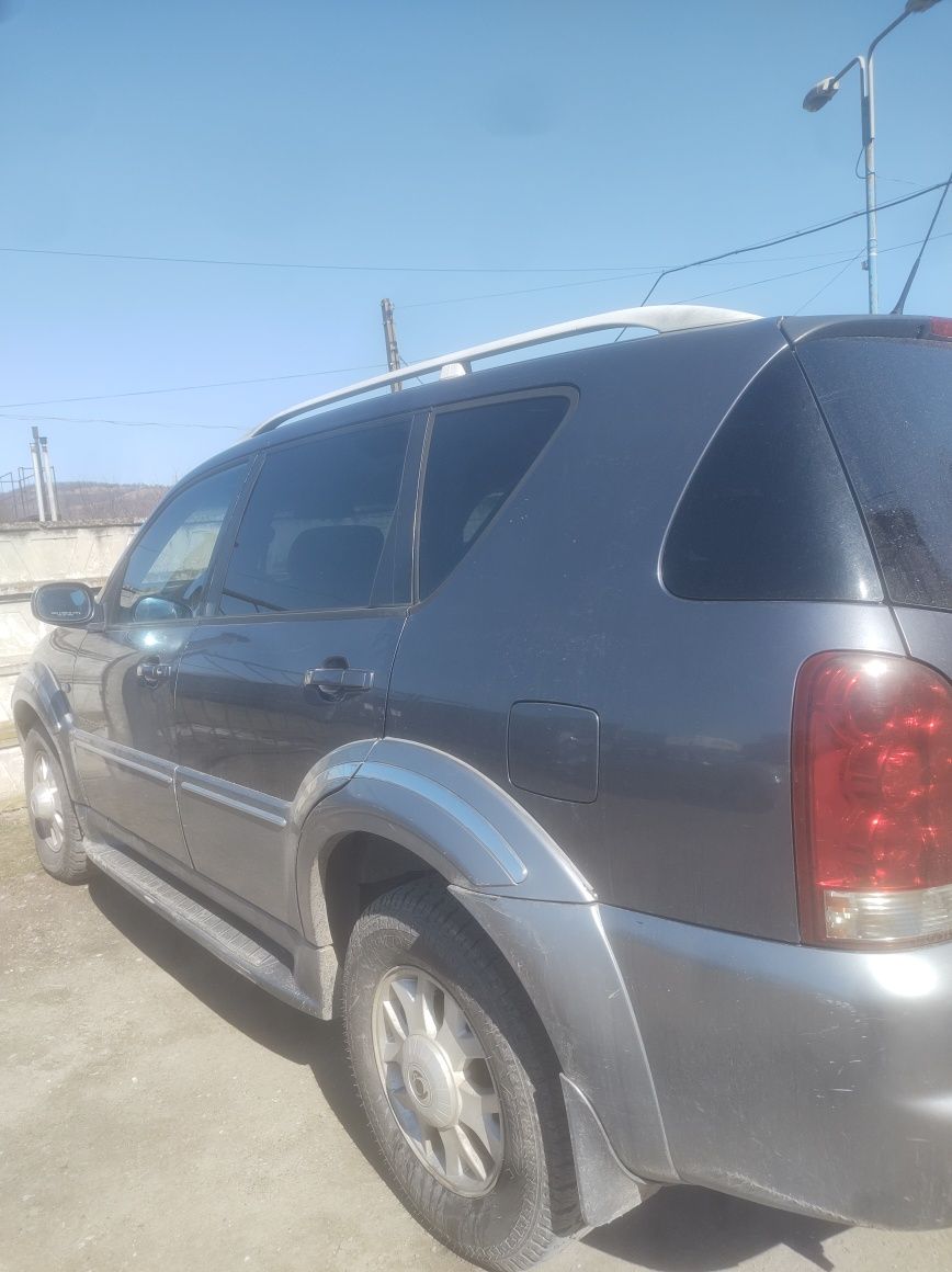 Vând Ssangyong Rexton