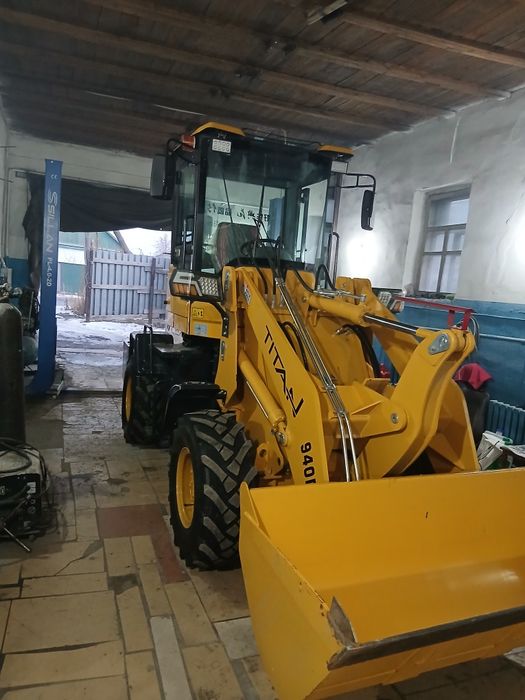 Мини фронтальный погрузчик