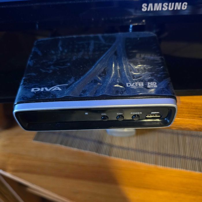 Приемник за цифрова ефирна тв - декодер за стари тв DIVA dbv-t mpeg-4