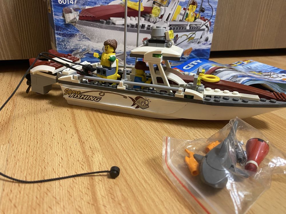 LEGO CITY 60147 Barca de pescuit set constructie lego original