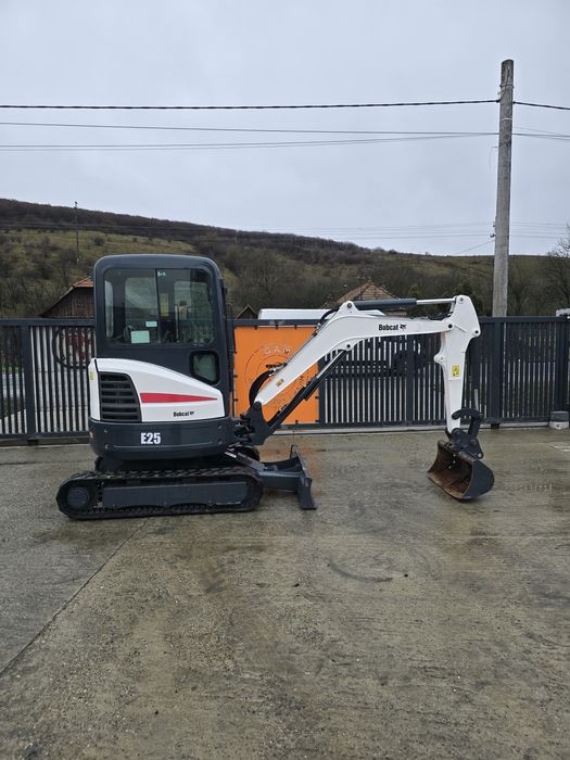 Miniescavator Bobcat 2700 kg an 2016
