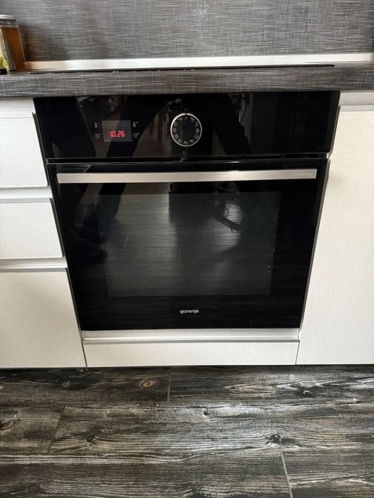 Фурна за вграждане с керамичен плот Gorenje