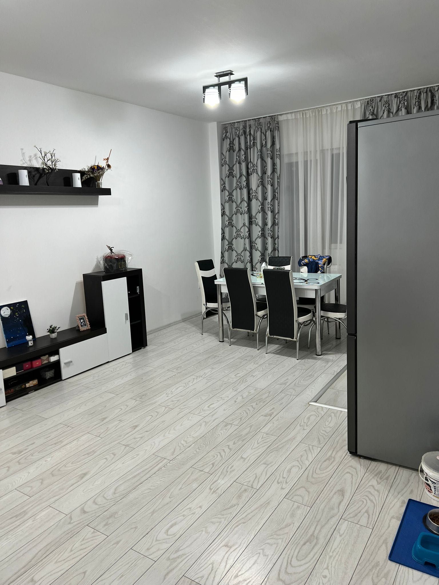 Închiriez apartament