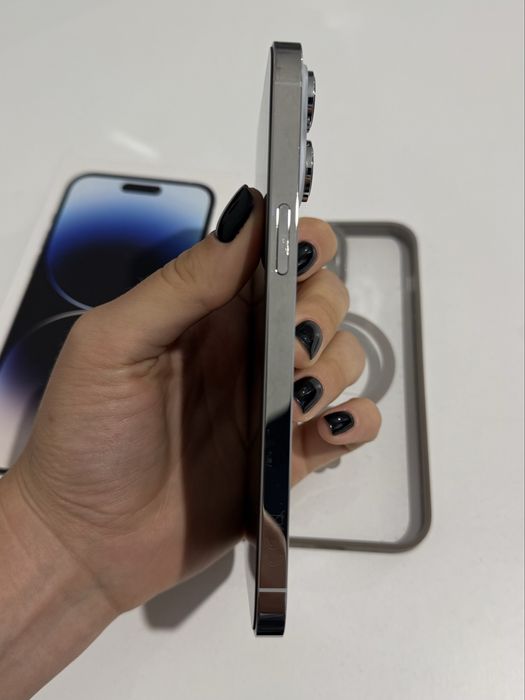 Vând iPhone 14 Pro Max 512GB.