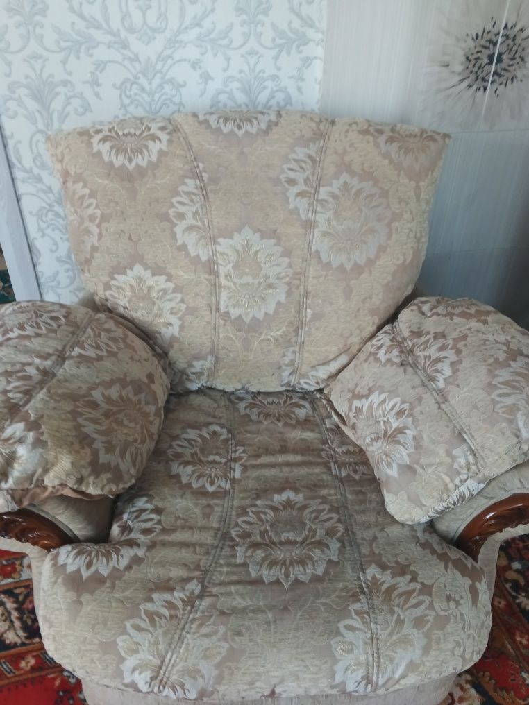 Продам хороший диван