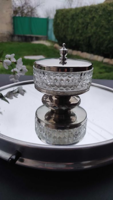 Масивна захарница от стъкло и неръждаема стомана
