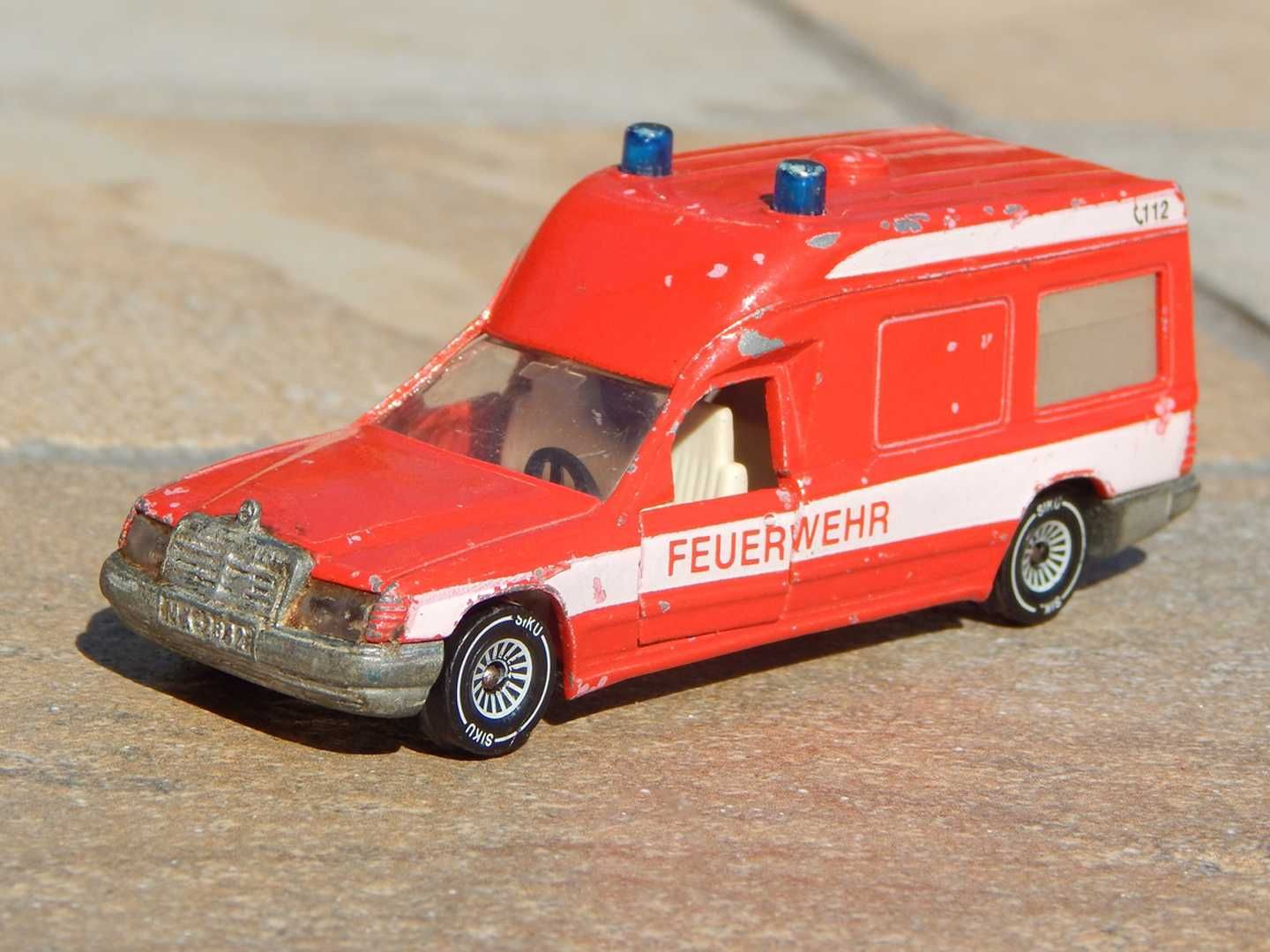 Macheta Mercedes-Benz 260 E Binz Ambulance Siku Germania de Vest 1:60