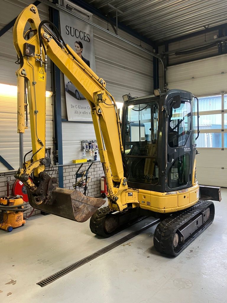 Багер Komatsu нов внос
