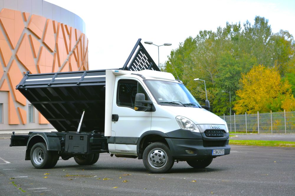 Iveco Daily 2012 basculabil pe 3 parti