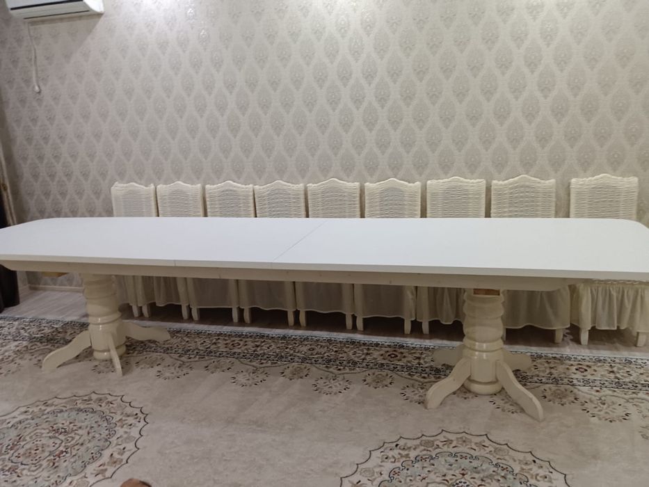 Продается большой белый стол