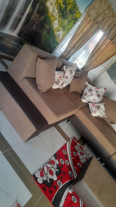 Mobila de living +masa+perne