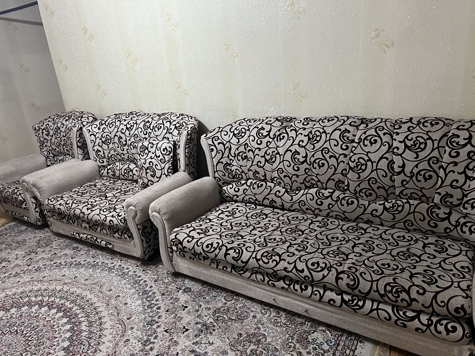 Продается диван в хорошем состоянии