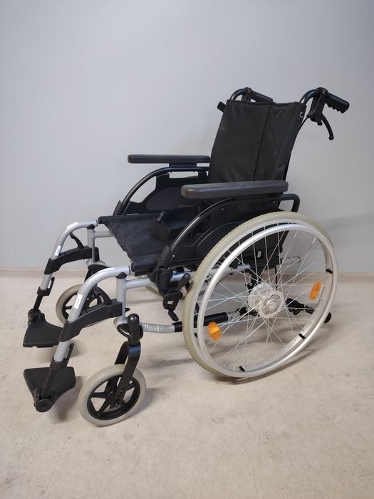 Carucior cu rotile/Fotoliu rulant  pentru persoane cu handicap.043