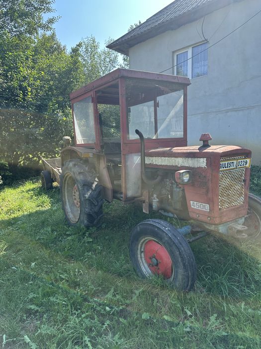 Tractor Carraro plus remorcă