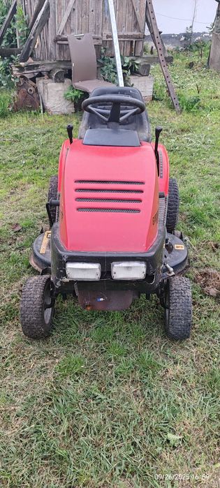 Tractor de tuns iarba
