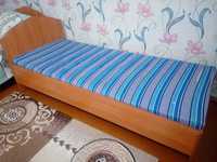 Продам кровать деревянную с матрсом