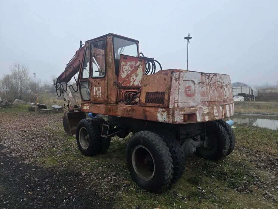 Excavator pe roti O&K