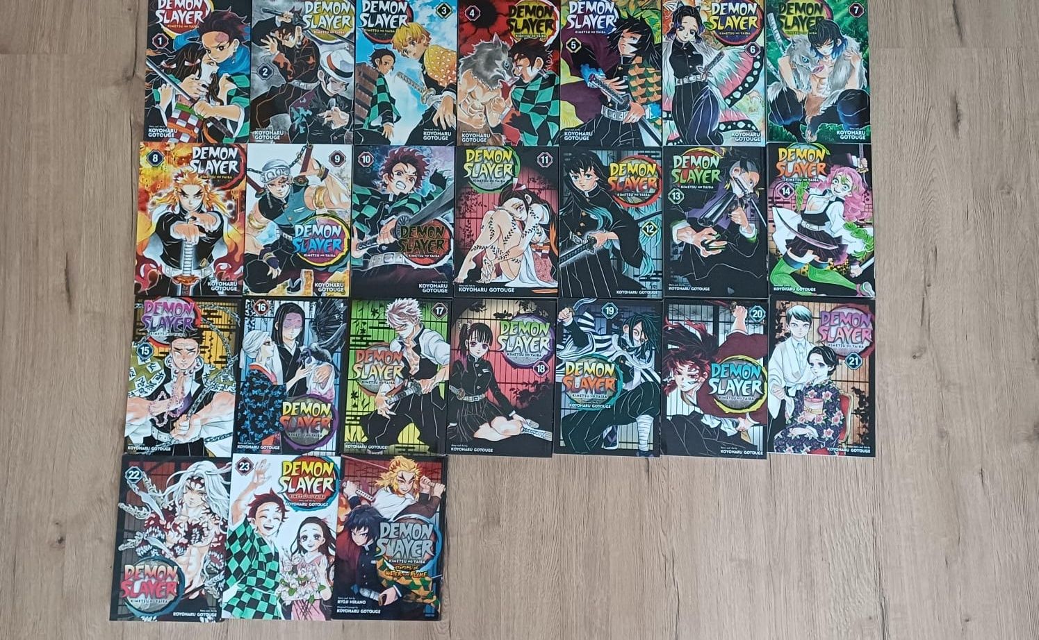 Colecția manga Demon Slayer și vol. Stories of water and flame.