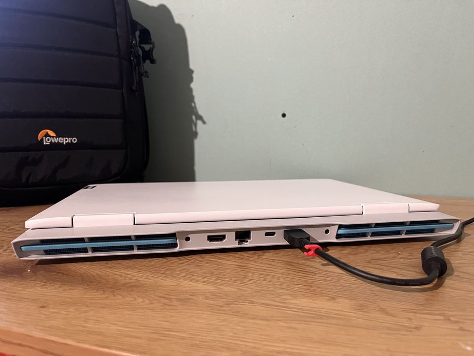 Мощен Гейминг лаптоп Ryzen 5 6600H 16Ram nVidia RTX 3050