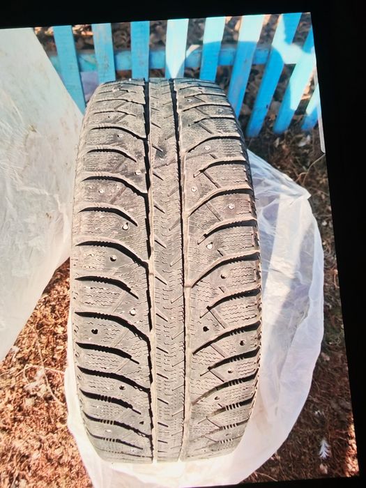 Продам зимние шипованные шины
