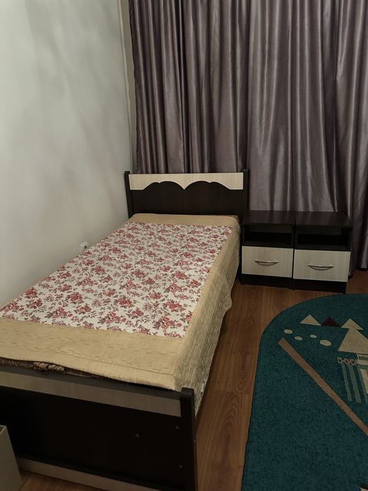 Кровать б/у с тумбочкой  по цене договоримся