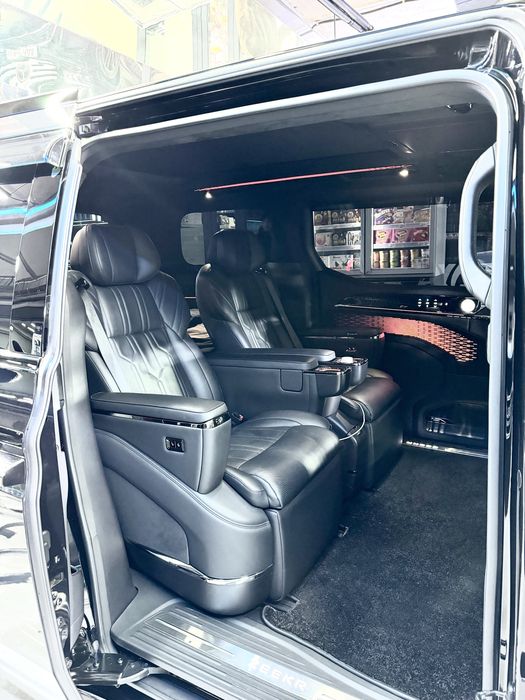 Zeekr 009 чёрный цвет 700 км