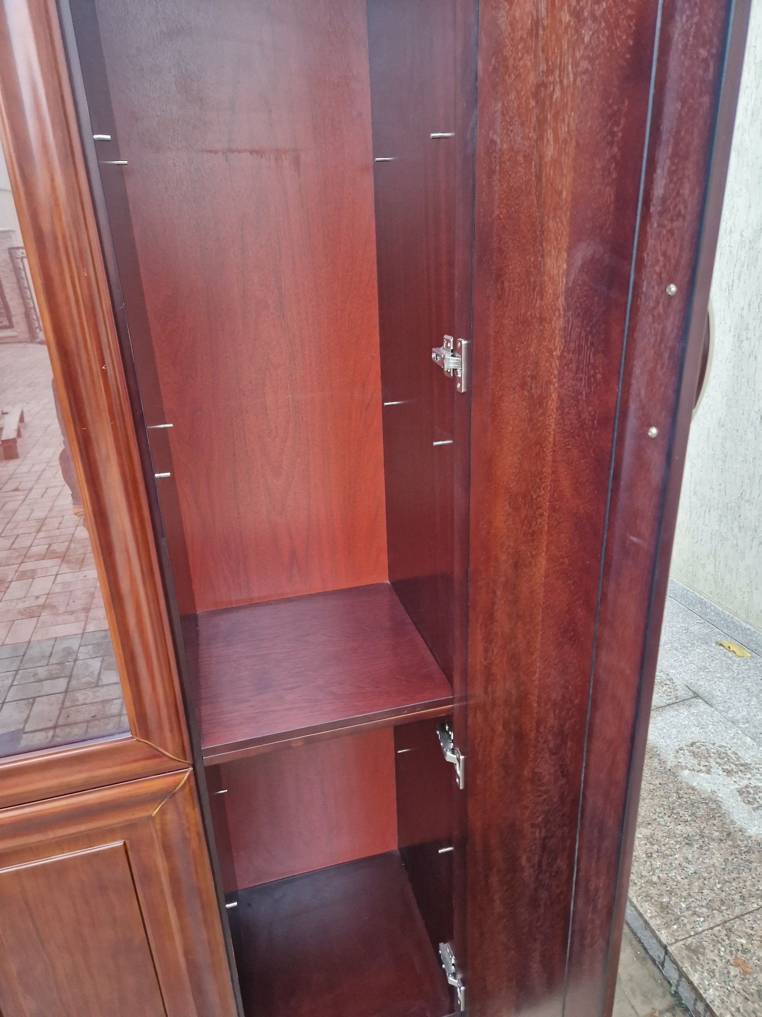 Vand vitrina sufragerie
