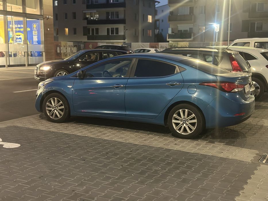 Hyundai Elantra (august 2015)