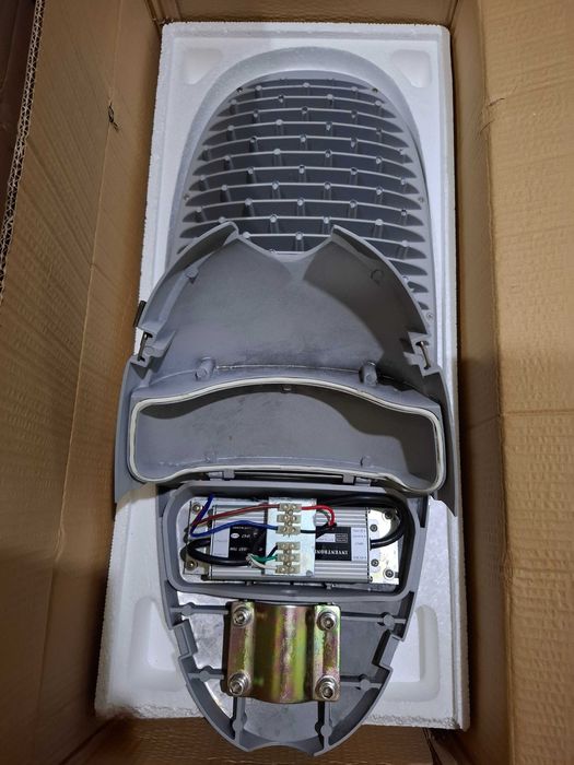 Lampa led stradala profesionala, duraliminiu si policarbonat, 100-246V