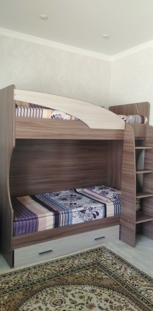 Кровать двухьярусная