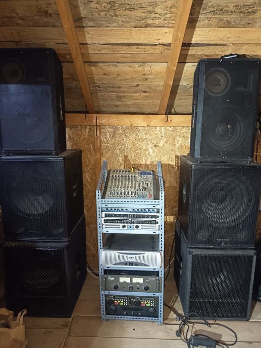 Vand 2 sateliti si 4 bași!