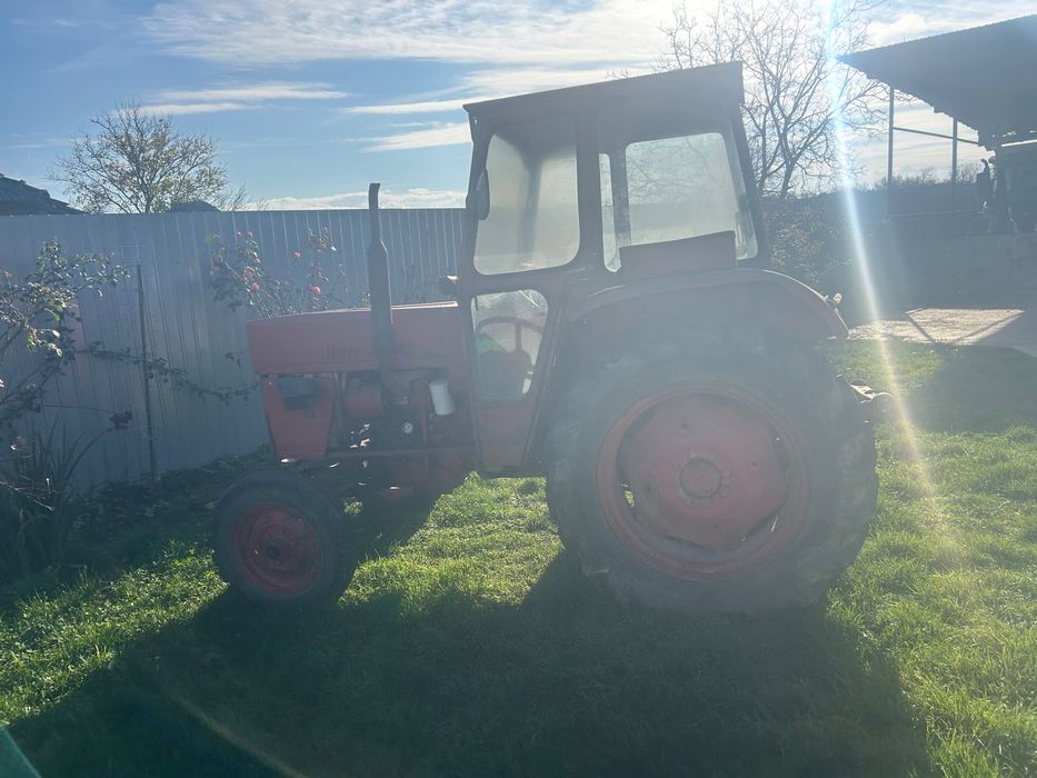 Vând 2 tractoare 445