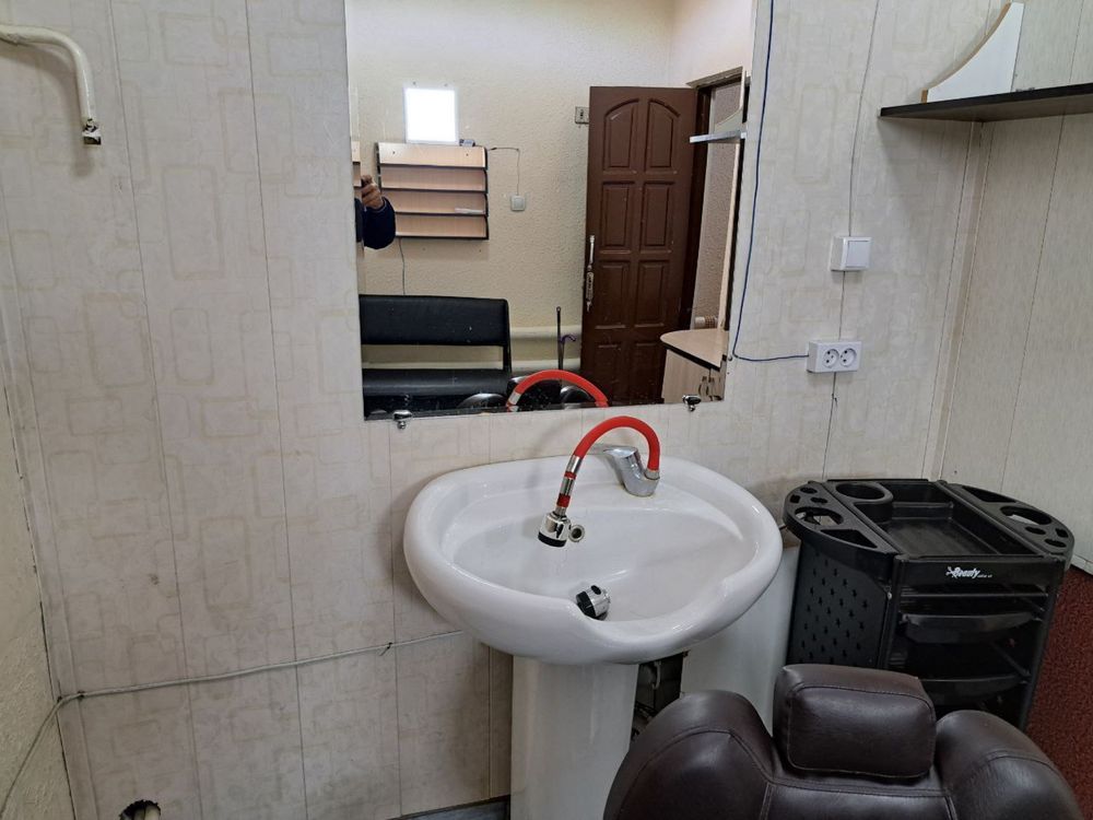 Продаю Б/У мебел и кресло для салона