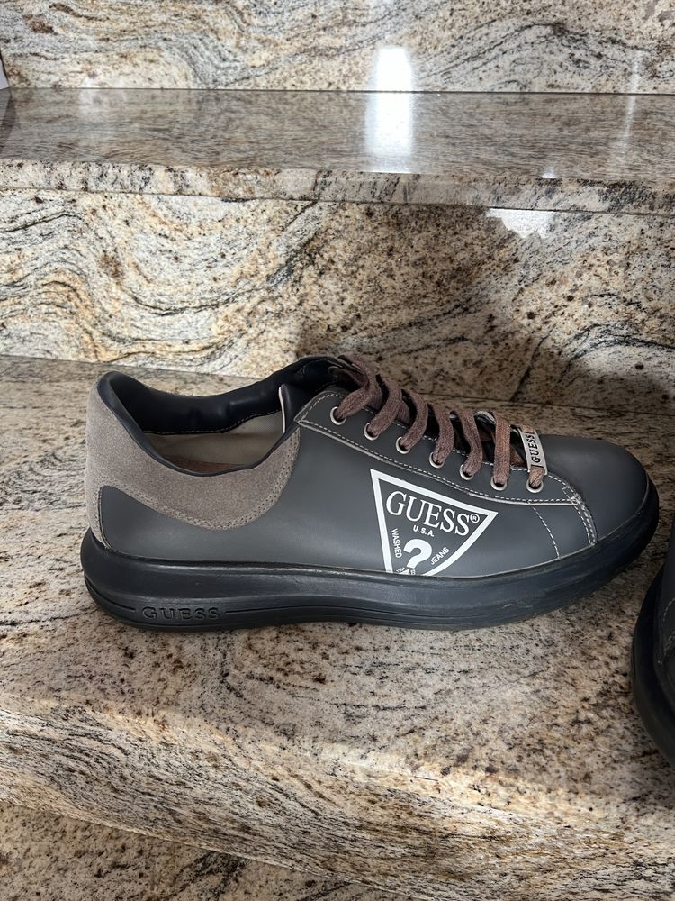 Vand Sneackers Guess