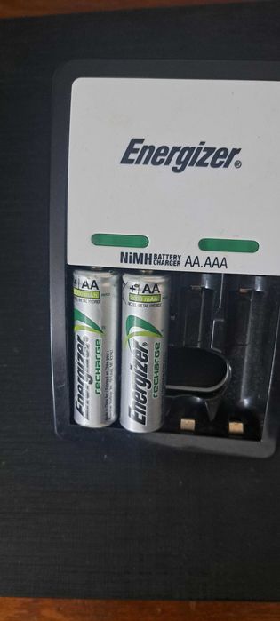 Incarcator energizer cu 2 acumulatori