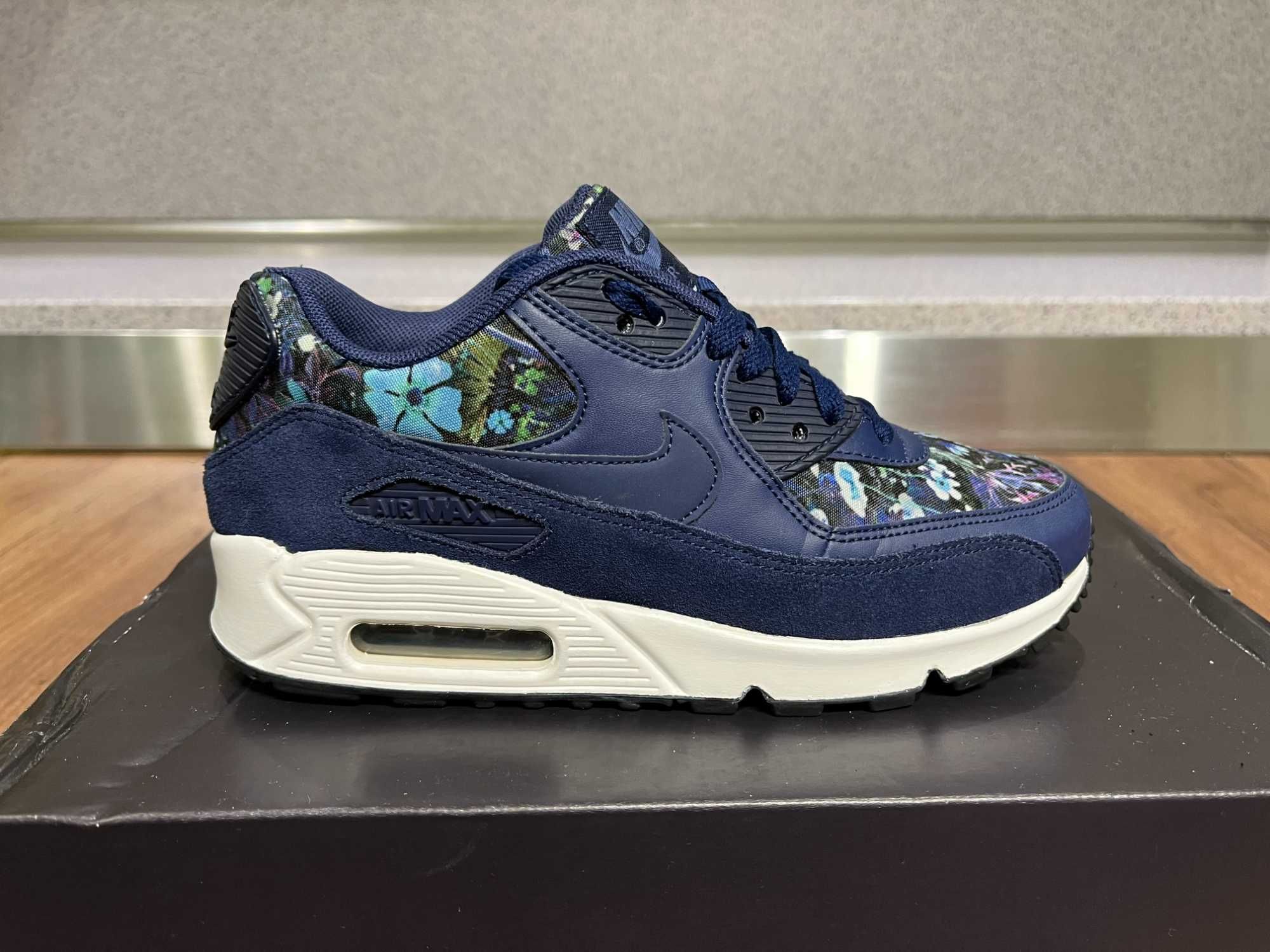 ОРИГИНАЛНИ *** Nike Air Max 90 SЕ / Floral Binary Moon Blue