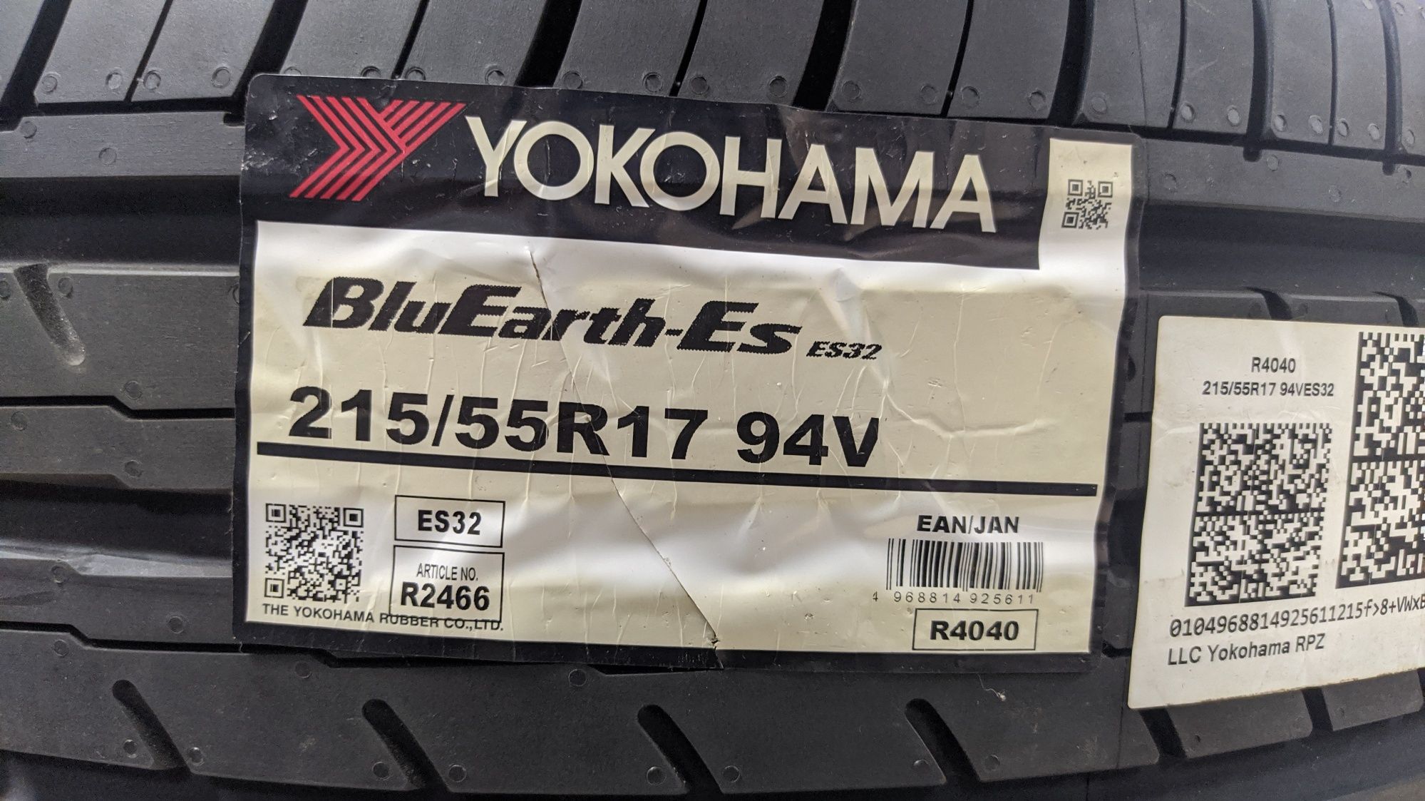 215/55R17 Yokohama ES32