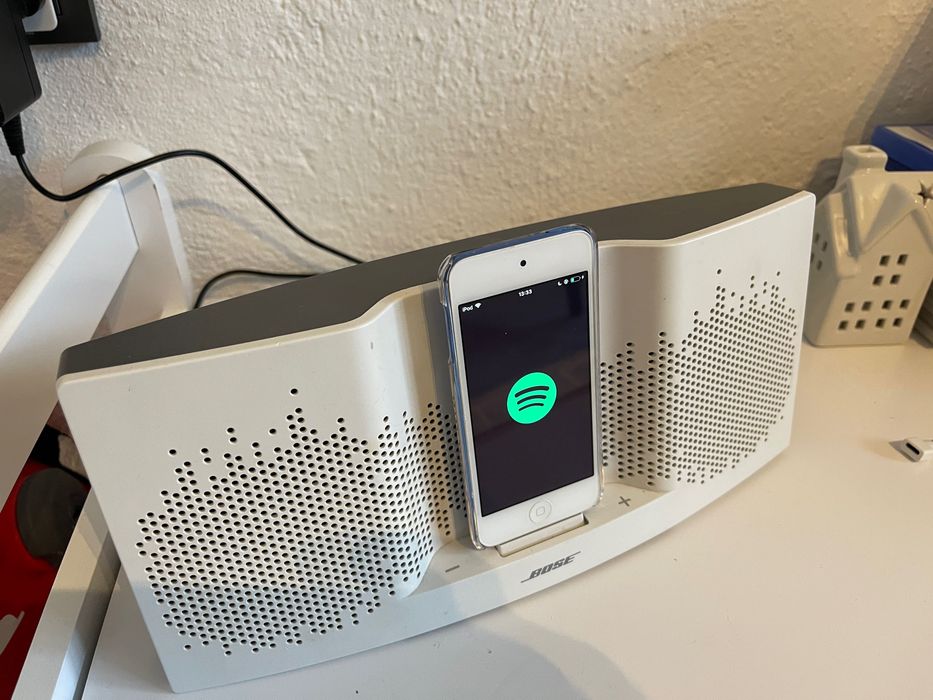 Bose SoundDock XT Speaker + Apple iPod Touch 6th Gen 64gb