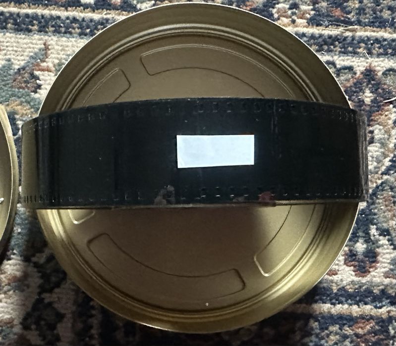 Rola film 35mm in cutie tabla