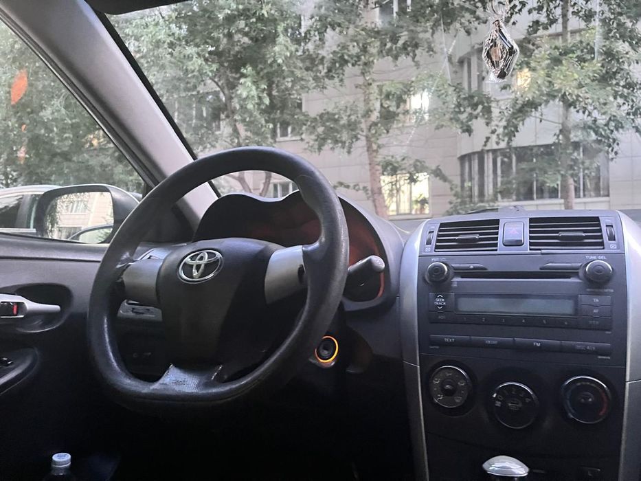 Toyota Corolla 2010 года