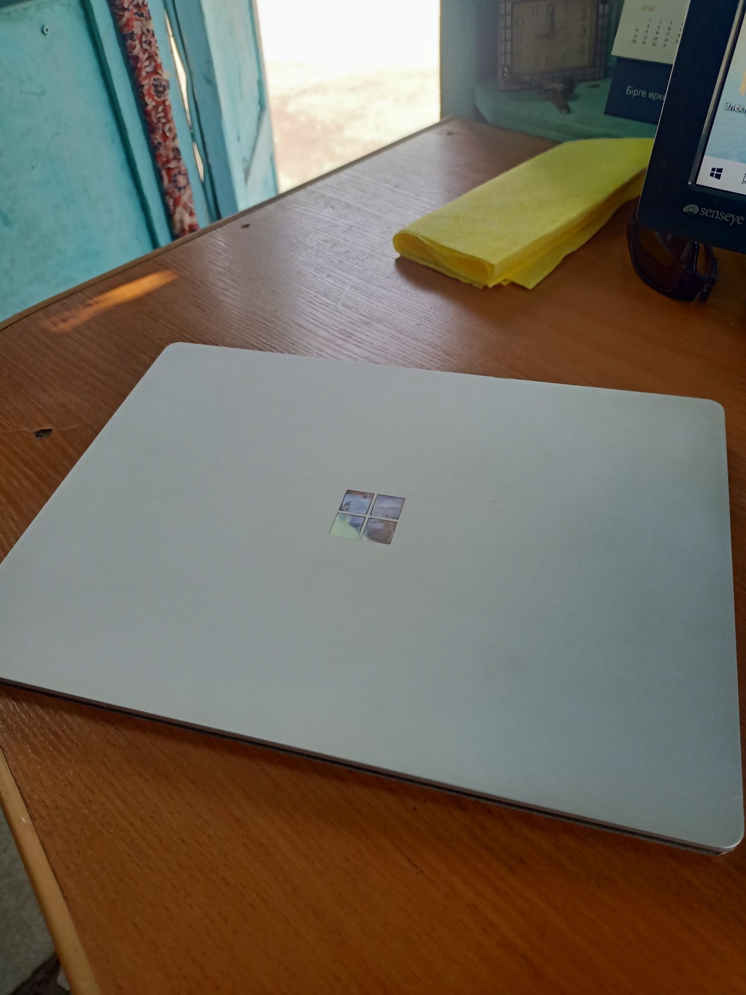 Продам ультрабук Microsoft Surface book 2.