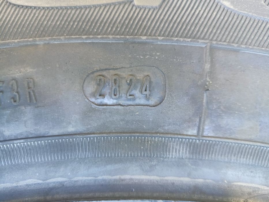 Нови зимни гуми 215 60 R16