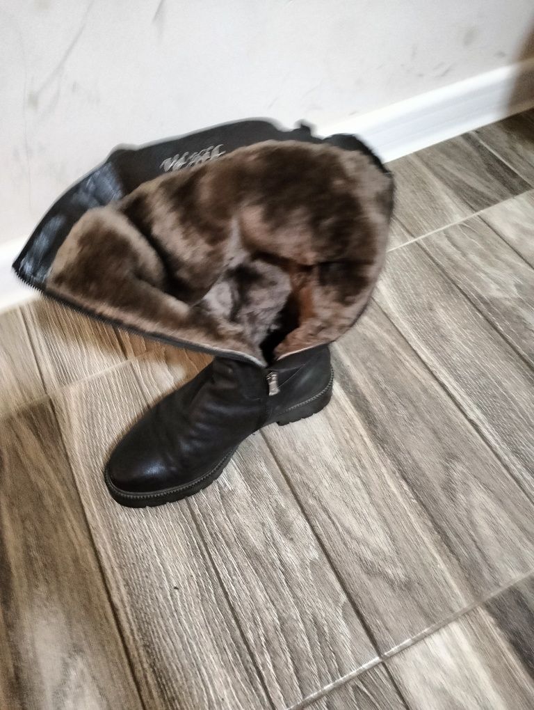 Продам зимние сапоги