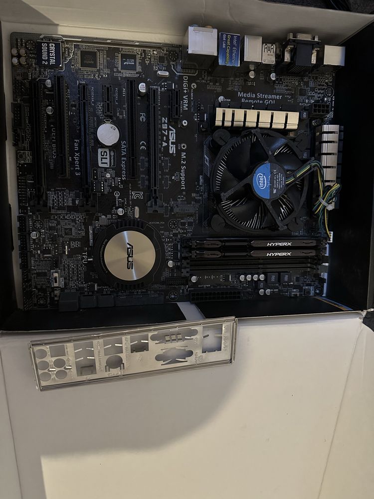 Дънна платка ASUS Z97-A И процесор i5-4690K 3.90 GHz И рам 16 go